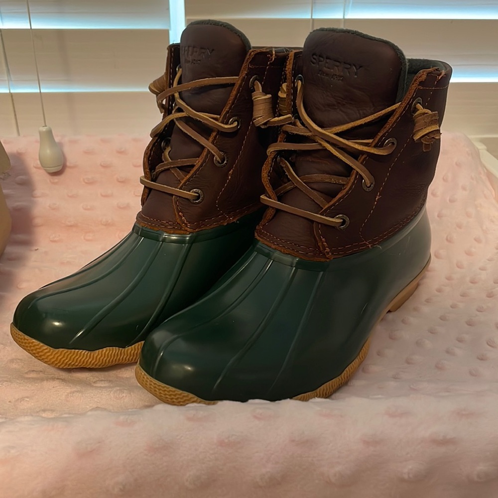 Sperry duck boot saltwater tan green size 6.5 but fit 7-7.5
